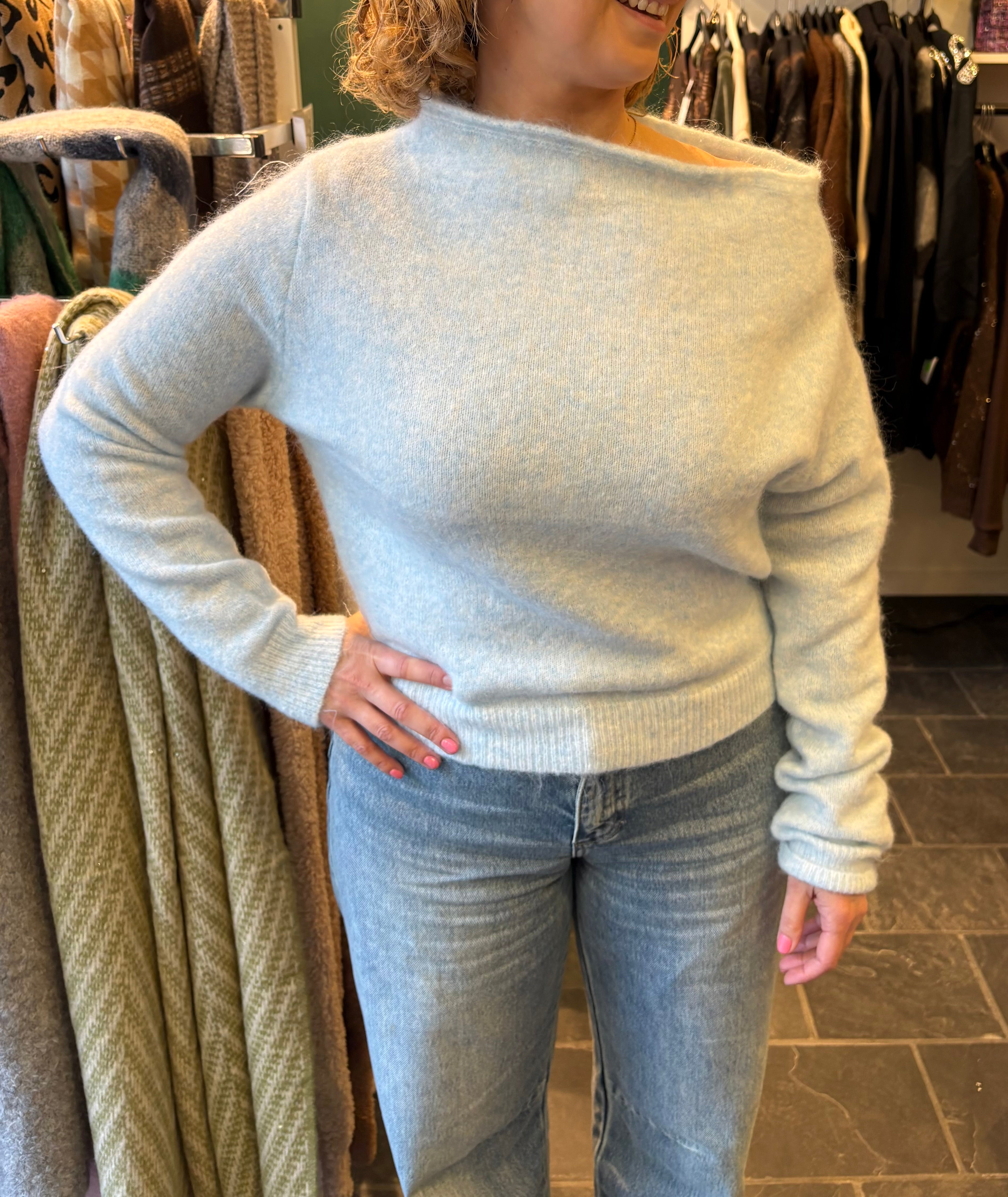 Kosto trui met schouders bloot