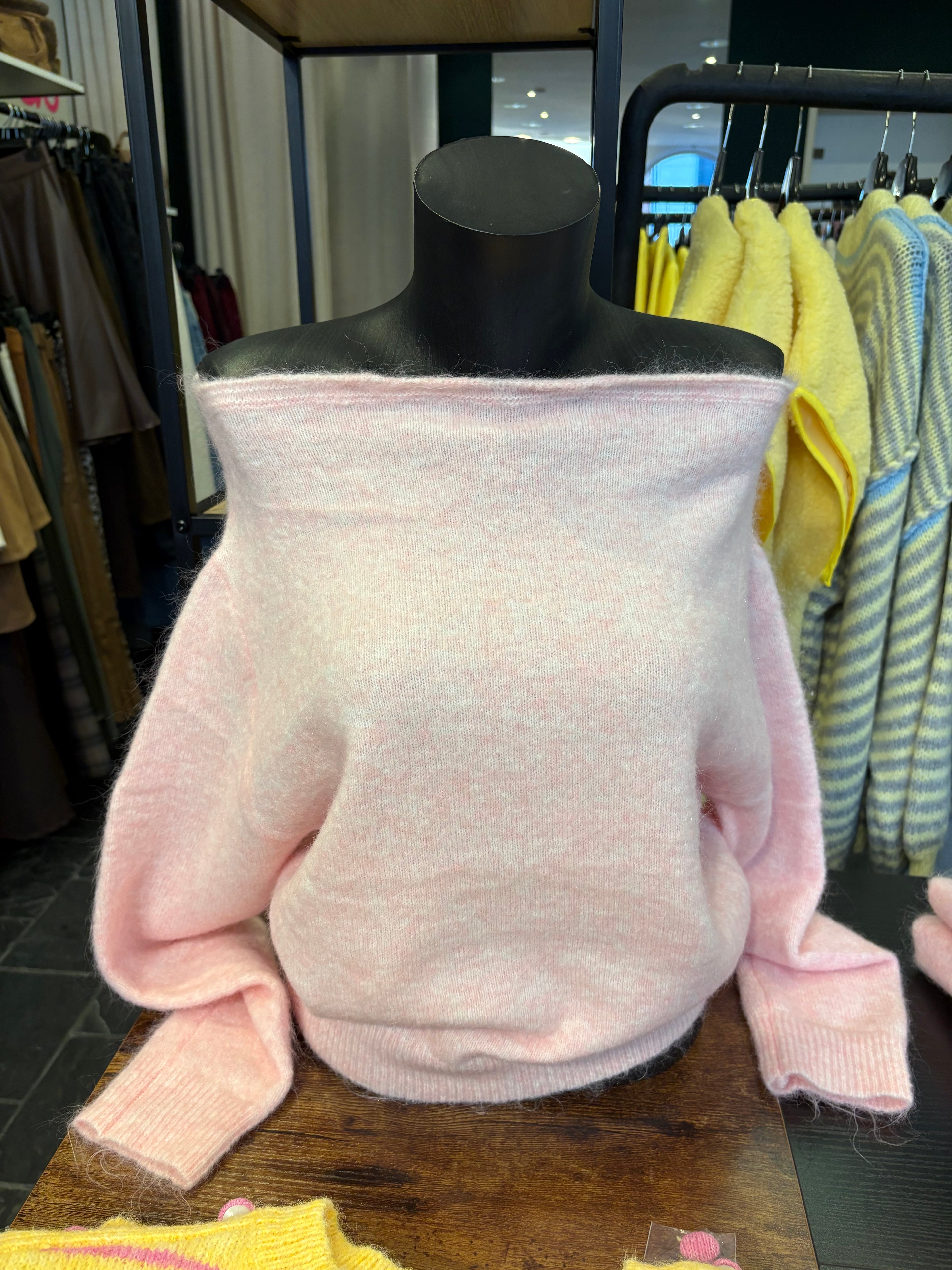 Kosto trui met schouders bloot